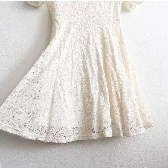 ⭐️Catch My I Ivory Lace Dress juniors L - Picture 4 of 16